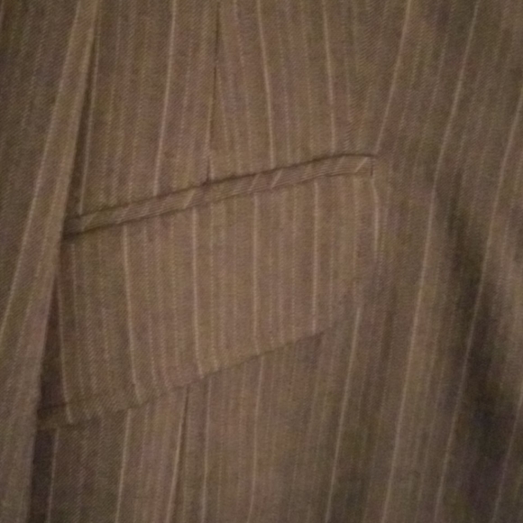 Suit - Picture 3 of 7